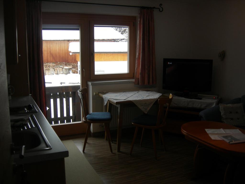 Haus Mooshof Apartamento Lermoos Quarto foto